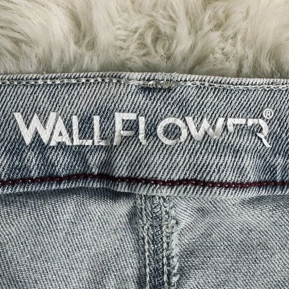 Wallflower Jeans Fearless Curvy Super High Rise Crop 10 (30x25) Blue Distressed - Picture 3 of 10